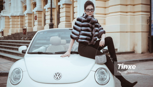 Cô nàng kiêu sa bên Volkwagen Beetle Convertible