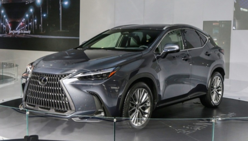 Cận cảnh SUV hạng sang Lexus NX 400h+ 2022 chỉ tiêu thụ 1,47 lít xăng trên 100 km