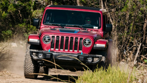 SUV việt dã Jeep Wrangler sơn màu hồng "bán chạy như tôm tươi"