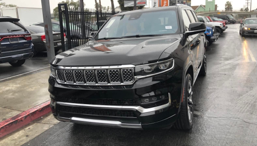 "Khủng long" Jeep Grand Wagoneer 2022 chuẩn bị về nước, đối thủ nặng ký của Cadillac Escalade