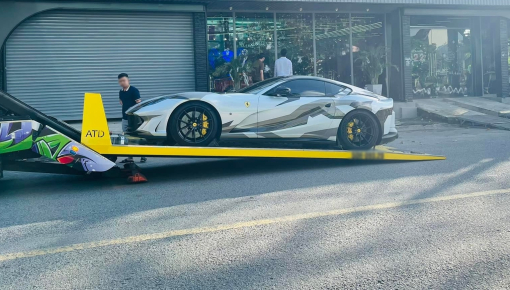 Ferrari 812 Superfast màu đen duy nhất trong nước được thay áo, lên xe chuyên dụng về Hà Nội định cư