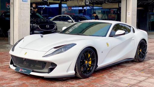 "Hắc mã" Ferrari 812 Superfast trở thành chú "bạch mã" nhờ phương pháp vạn người thích