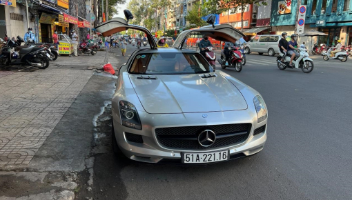 Chán xe thể thao, Đặng Lê Nguyên Vũ mang siêu xe cửa cánh chim Mercedes-Benz SLS AMG đi săn lùng xe khủng?