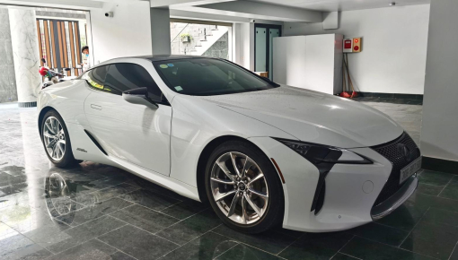 Lexus LC 500h cực hiếm tại Việt Nam được rao bán lại chỉ bằng giá xe Mercedes-Maybach S450, số km còn gây kinh ngạc nhiều người
