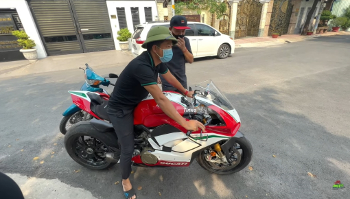 Hoàng Kim Khánh trải nghiệm xe Ducati Panigale V4 Speciale sản xuất giới hạn 1.500 xe trên thế giới