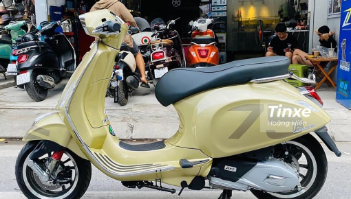 Vespa Sprint phiên bản kỷ niệm 75 năm độc nhất Việt Nam