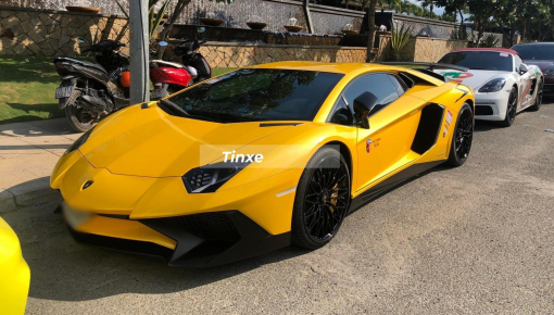 Siêu xe Lamborghini Aventador SV xuất hiện tại Nha Trang cùng hàng chục xe BMW, Audi, Mercedes-Benz đủ phiên bản