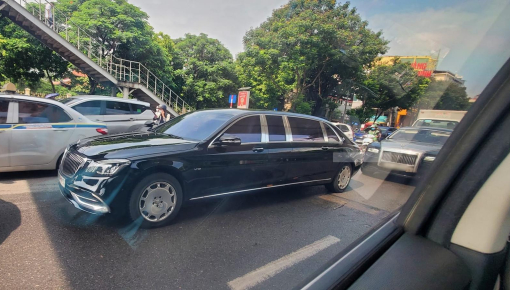 Cặp đôi xe siêu sang quý tộc cùng nhau dạo phố Hà Nội, Rolls-Royce biển đẹp còn Mercedes-Maybach Pullman siêu dài