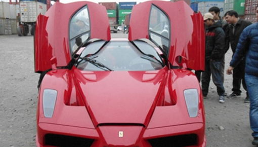 Trước Koenigsegg Agera R BLT, siêu phẩm Ferrari Enzo cũng đã từng ghé thăm tại Việt Nam