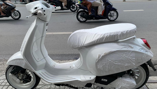 Giá xe Vespa Sprint Justin Bieber bị dân buôn "hét" lên 279 triệu đồng, chênh lệch 147 triệu đồng