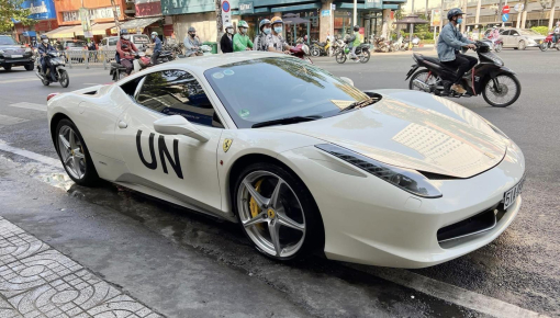 Cận Tết Nguyên đán, ông Đặng Lê Nguyên Vũ "cưỡi bạch mã" Ferrari 458 Italia biển đẹp dạo phố Sài thành