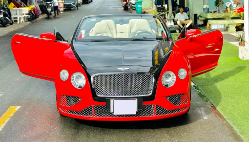Đánh giá nhanh Bentley Continental GTC với bản độ rất khác biệt tại Việt Nam: Nội thất độ màn hình to như xe Tesla