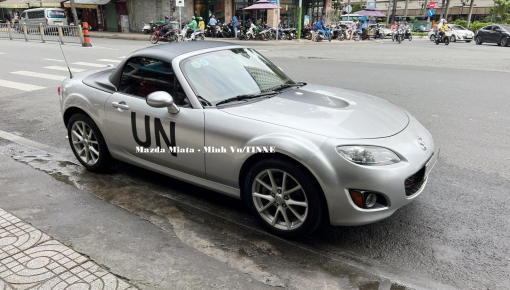 Mazda MX-5 Miata không phải siêu xe hay xe thể thao đắt đỏ nhưng vẫn được ông Đặng Lê Nguyên Vũ thích lái