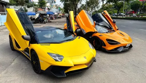 Cặp đôi siêu xe hàng hiếm khoe dáng trên đường phố Sài thành: Lamborghini Aventador SV mui trần vẫn khác biệt