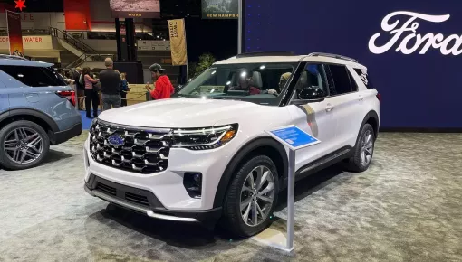 Ngắm hình ảnh "bằng xương, bằng thịt" của Ford Explorer 2025 sẽ bán ở Việt Nam trong tương lai