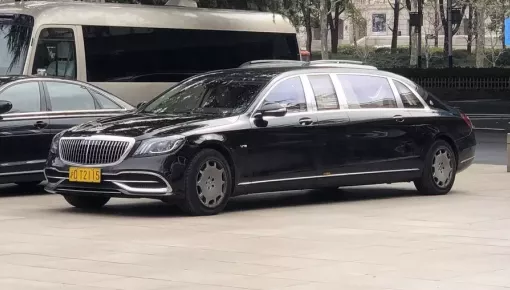 Có chuyến công tác đến thị trường quan trọng nhất, nhà sáng lập hãng siêu xe Pagani được đưa đón bằng Mercedes-Maybach Pullman