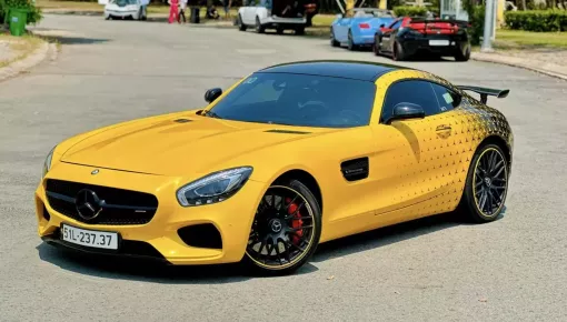 Xe thể thao Mercedes-AMG GT S với phong cách 2 màu ngoại thất được chào bán 5 tỷ đồng