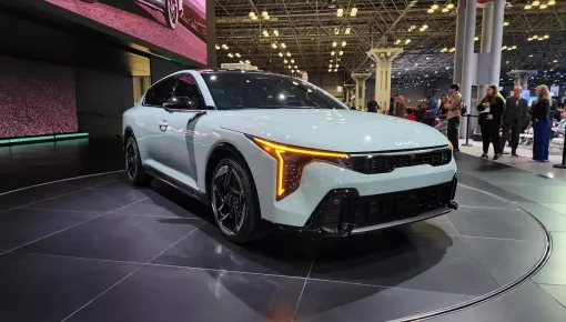 Kia K4 2025 chính thức trình làng với thiết kế và động cơ mới, phả hơi nóng lên Honda Civic