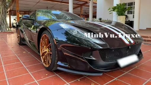 "Hắc mã" Ferrari 812 Superfast âm thầm về đội xe của "Qua" Vũ