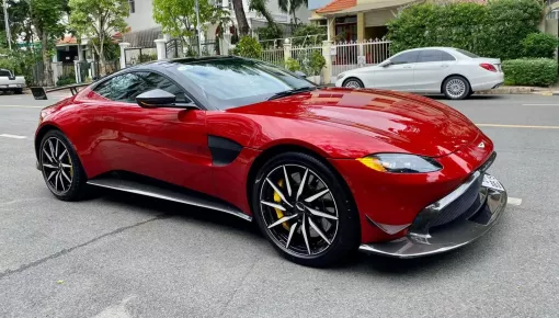 "Qua" Vũ mới tậu xe này, đủ trọn bộ sưu tập xe Aston Martin Vantage ở Việt Nam với hơn 5 chiếc