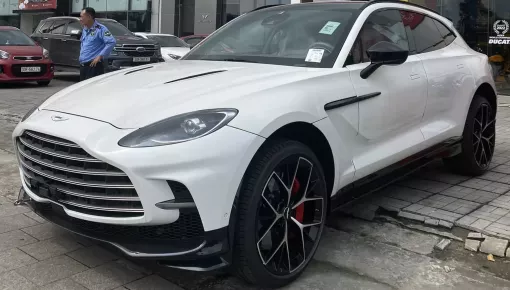 SUV V8 nhanh nhất thế giới Aston Martin DBX707 tiếp tục có thêm xe về Việt Nam, màu sơn và mâm độc đáo