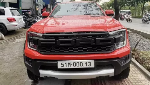 Vin Trần tậu Ford Ranger Raptor kèm quả biển đấu giá chỉ 40 triệu đồng, ai chê số 13 chứ biker lão làng này lại mê