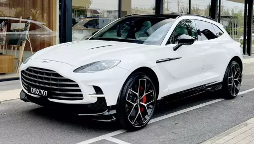 Cận cảnh Aston Martin DBX707 đầu tiên về Việt Nam trong năm 2024, màu sơn Zenith While lịch lãm