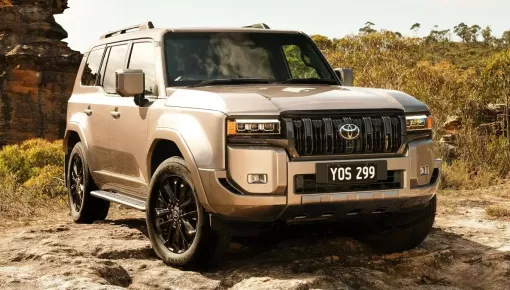 Toyota Land Cruiser Prado 2025 được lắp thêm lưới tản nhiệt của thế hệ cũ