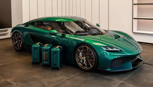 Đây là chiếc Koenigsegg tăng tốc 0-100 km/h chỉ 1,9 giây, chở được 4 người lớn, cốp đồ chưa được vài va li