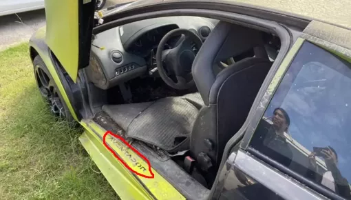 Lần đầu hình ảnh chiếc siêu xe Lamborghini Murcielago nhập lậu lộ diện, nhiều điểm "zin", nhưng bậc cửa lại Aventador