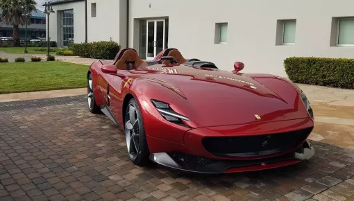 Hoàng tử Malaysia lại gây sốt khi chia sẻ hình ảnh úp mở về siêu phẩm Ferrari Monza SP2, McLaren Elva sắp có bạn