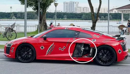 Siêu xe Audi R8 V10 Plus gây sự chú ý với 1 bên thân xe bị "khoét lỗ" rất to, không phải tai nạn như tin đồn