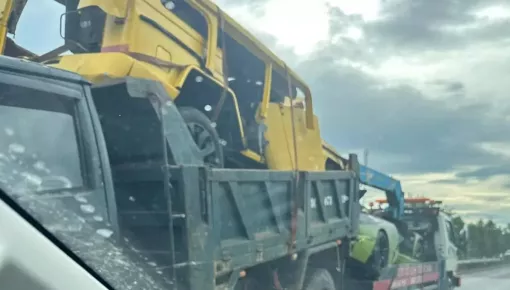 Hình ảnh mới nhất về 2 chiếc xe nhập lậu bị tiêu hủy ở Quảng Bình: Mercedes-Benz G63 chất lên xe tải, Lamborghini Murcielago trên xe cứu hộ