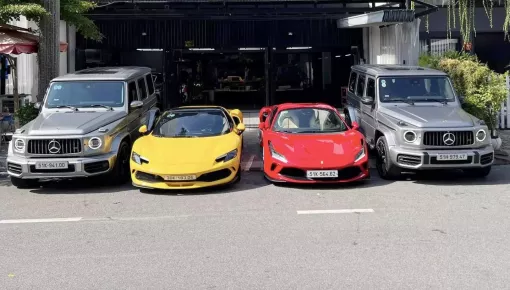 Cặp đôi xe Ferrari gần 50 tỷ đồng được bảo vệ bởi 2 "vệ sĩ" Mercedes-AMG G63 đồng màu