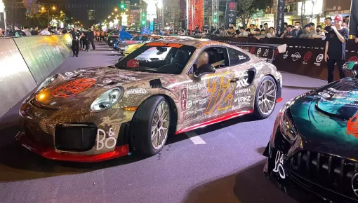 Siêu xe đua đường phố Porsche 911 GT2 RS phiên bản Rồng xuất hiện ở Việt Nam
