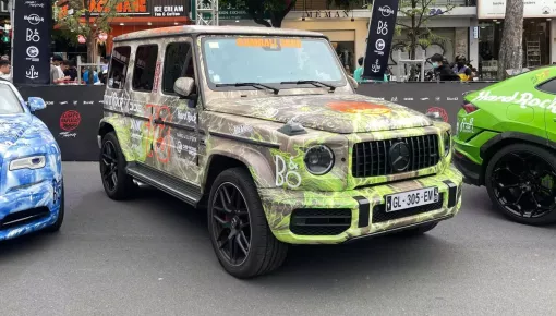 Thợ Việt chạy đua trong 35 tiếng để tái hiện trận đấu Godzilla và Kong trên xe Mercedes-AMG G63 kịp tham dự Gumball 3000 2024