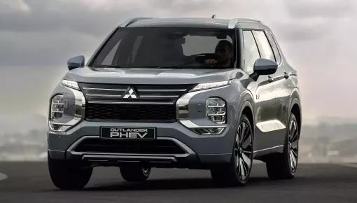 Mitsubishi Outlander PHEV 2025 trình làng, chỉ "ngốn" 0,8 lít xăng trên 100 km