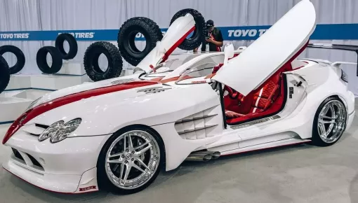 Cận cảnh chiếc xe Mercedes-Benz SLR McLaren Speedster thân rộng đẹp mắt