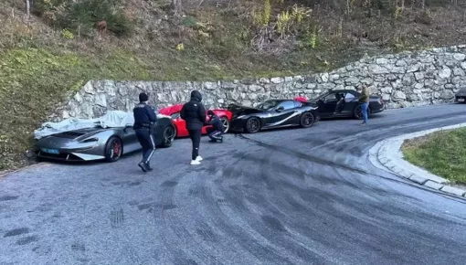 Hàng loạt siêu xe trị giá hàng triệu đô la bao gồm Ferrari LaFerrari, McLaren Elva và Ferrari 812 Superfast va chạm