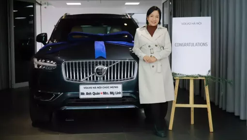 Vợ chồng Diva Mỹ Linh tậu xe SUV hạng sang Volvo XC90 được mệnh danh an toàn nhất thế giới