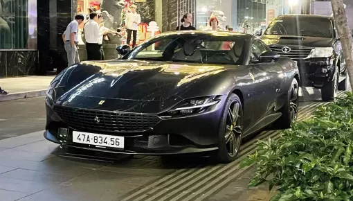 Doanh nhân Đắk Lắk "cưỡi ngựa" Ferrari Roma hơn 21 tỷ đồng dạo phố Tp.HCM