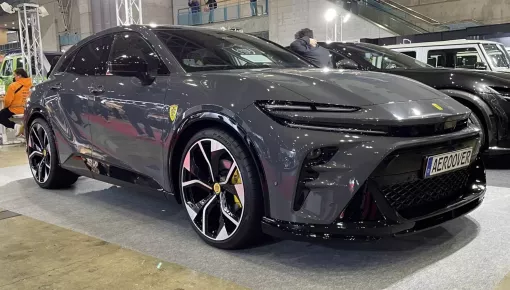 Toyota Crown Sport mang phong cách của siêu SUV Ferrari Purosangue