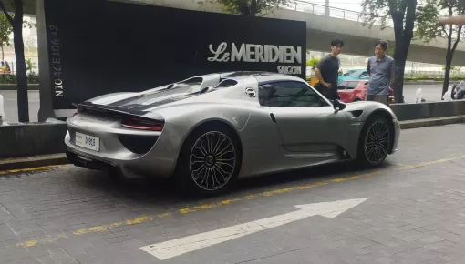 Siêu phẩm Porsche 918 Spyder xuất hiện vào ngày 29 Tết