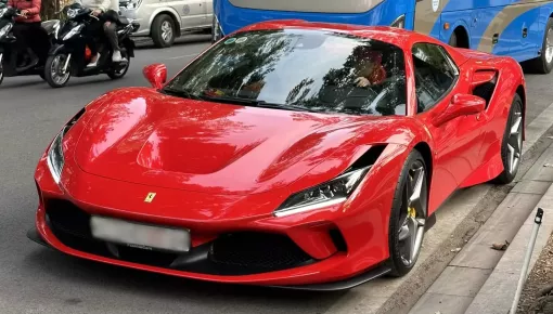 Cận cảnh Ferrari F8 Spider của hot girl tóc đỏ ở Hà Nội