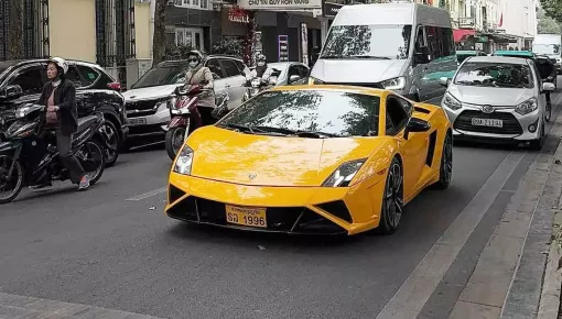 Lamborghini Gallardo LP560-4 mang phong cách xe đua Squadra Corse ở Hà Nội, biển số quá ý nghĩa