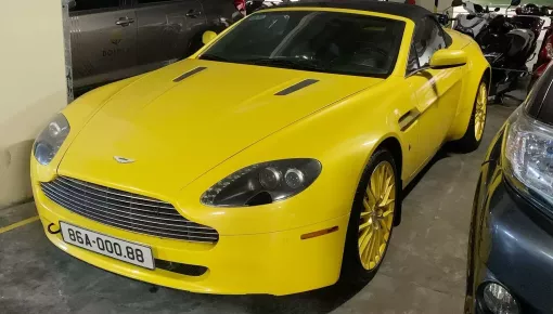 Hàng hiếm Aston Martin V8 Vantage Roadster màu vàng tái xuất