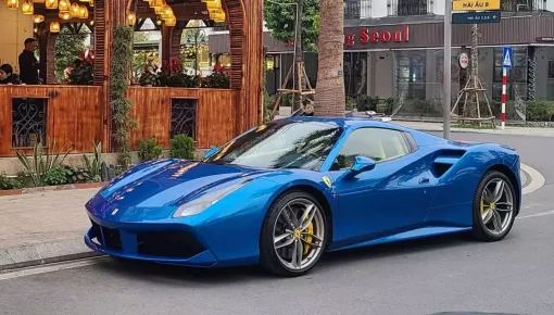 Siêu xe mui trần Ferrari 488 Spider bị bán lại