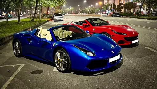 Cặp đôi siêu xe Ferrari mui trần đỉnh cao ở Hà Nội