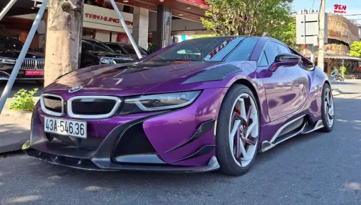 Xe thể thao hybrid BMW i8 mang gói độ lạ mắt ở Đà Nẵng