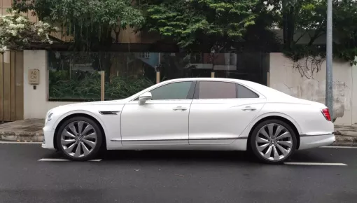 Bentley Flying Spur V8 dù 4 năm tuổi nhưng chỉ mới chạy 3.000 km của 1 đại gia Tp.HCM